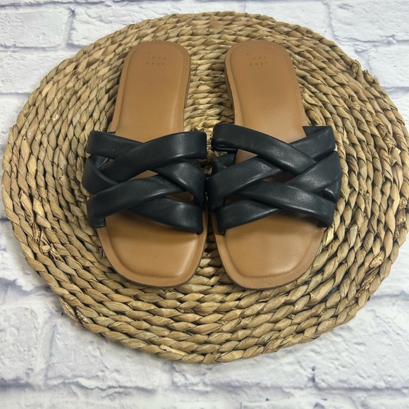 A New Day Black Crisscross Slide Sandals. Size 9. - Picture 2 of 8